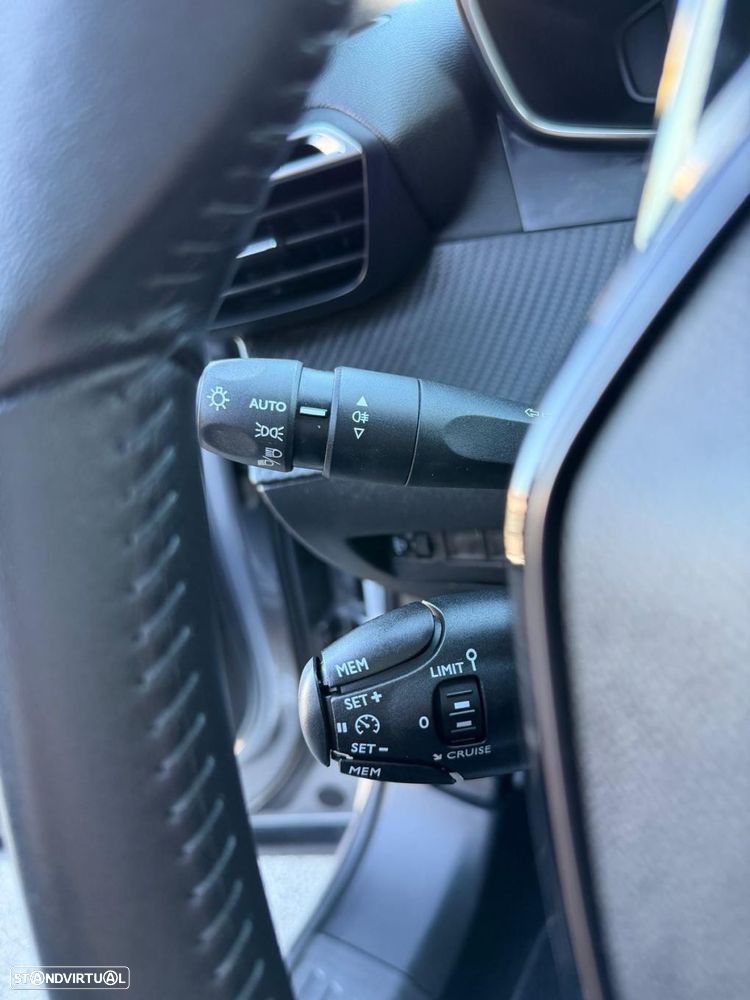 Peugeot 2008 1.2 PureTech Allure - 18