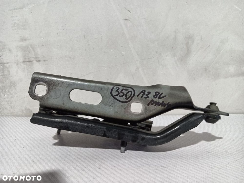 ZAWIAS MASKI PRAWY AUDI A3 8V 8V0823302 - 1