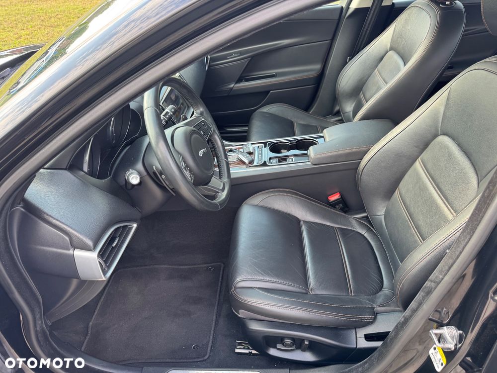 Jaguar XE 2.0 D AWD Prestige - 23