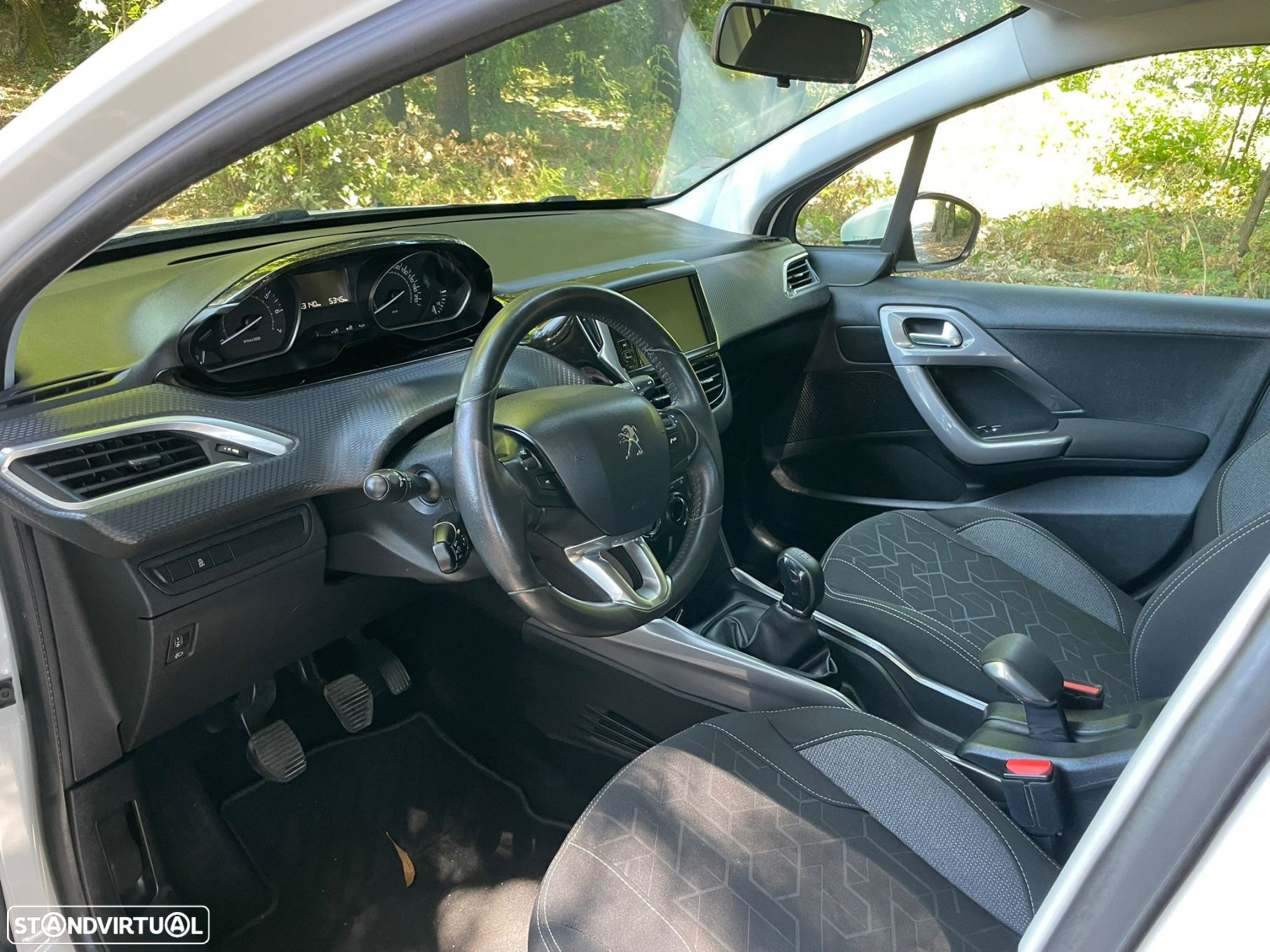 Peugeot 2008 1.2 PureTech Allure - 23