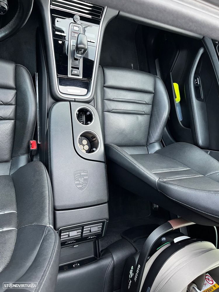 Porsche Panamera 4 E-Hybrid - 16