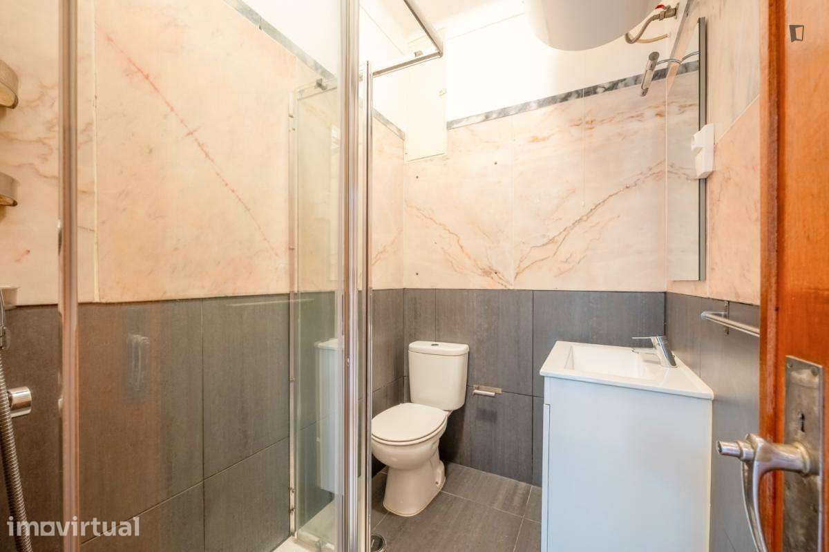 Quarto - localizado em Saldanha Lisbon - Grande imagem: 2/19