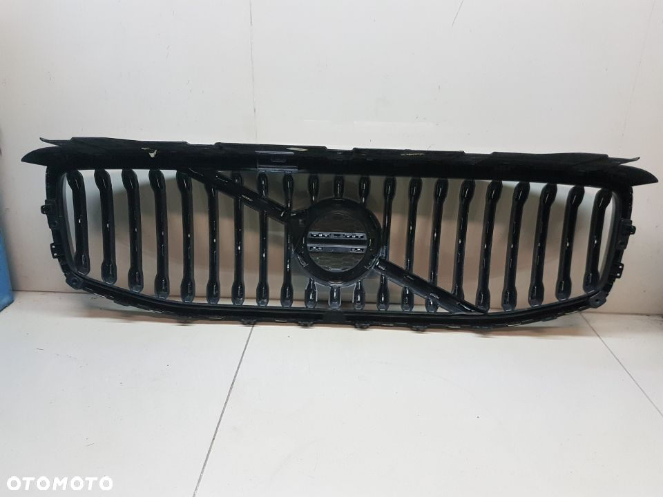 VOLVO XC60 II 17- GRILL ATRAPA - 3