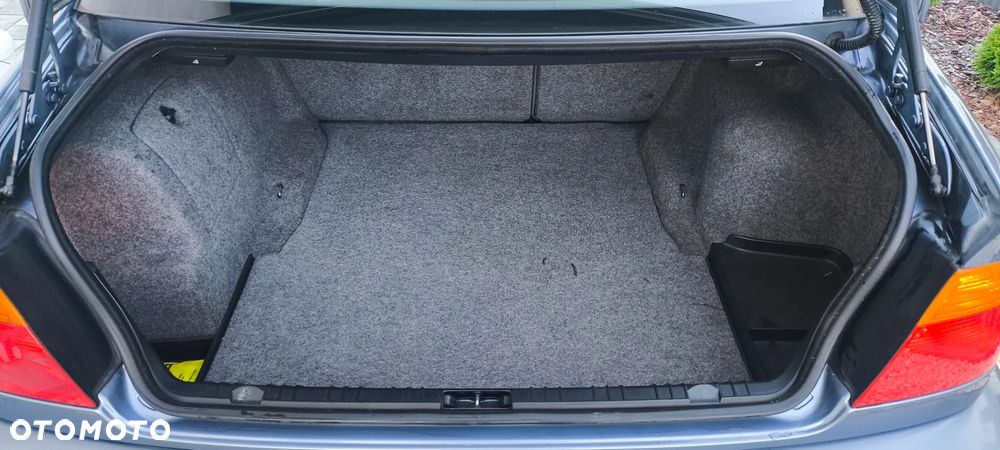 BMW Seria 3 - 38