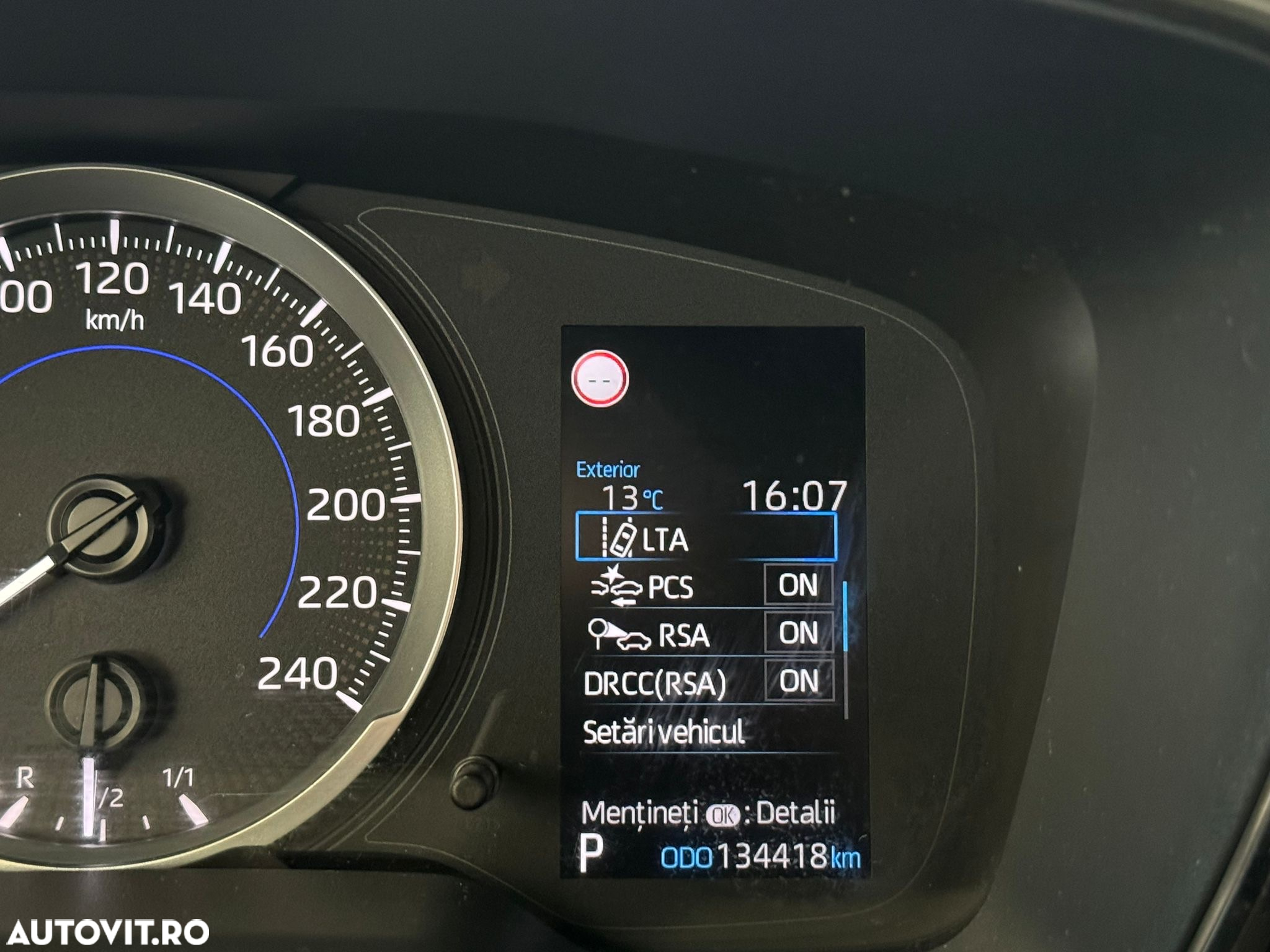 Toyota Corolla 1.8 HSD Business - 18