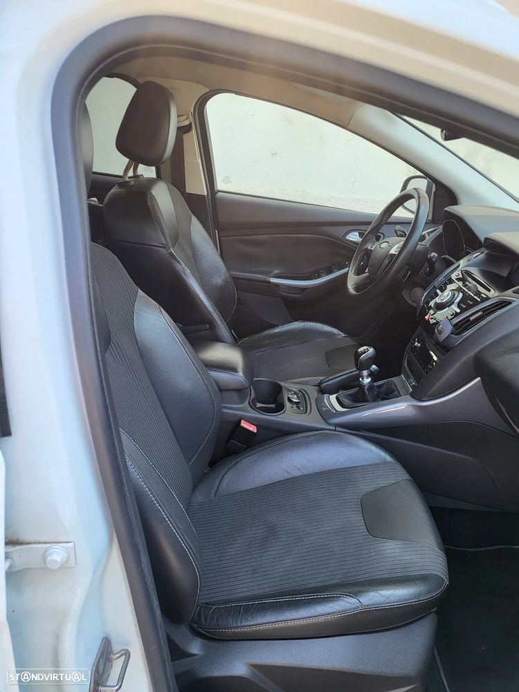 Ford Focus SW - 8