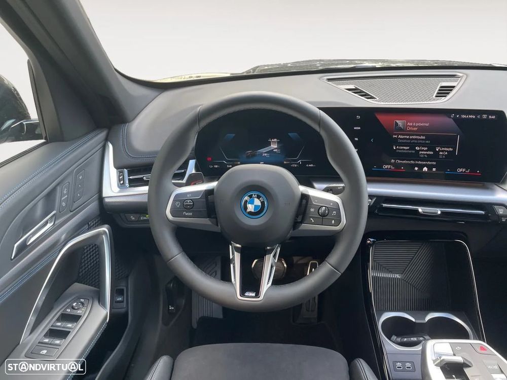 BMW iX1 eDrive20 Pack Desportivo M - 13