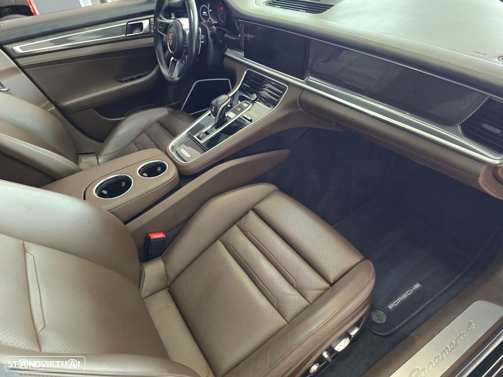 Porsche Panamera 4 E-Hybrid - 34