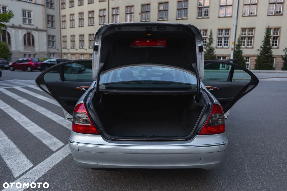 Mercedes-Benz Klasa E 220 CDI Automatik Elegance - 23