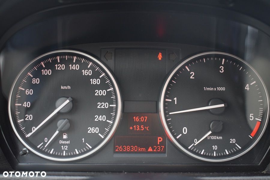 BMW Seria 3 318d DPF Edition Sport - 15