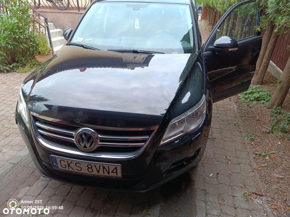 Volkswagen Tiguan - 1