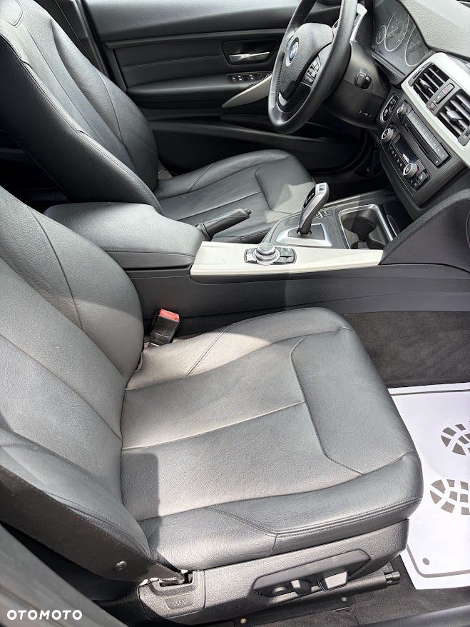 BMW Seria 3 328i xDrive - 9
