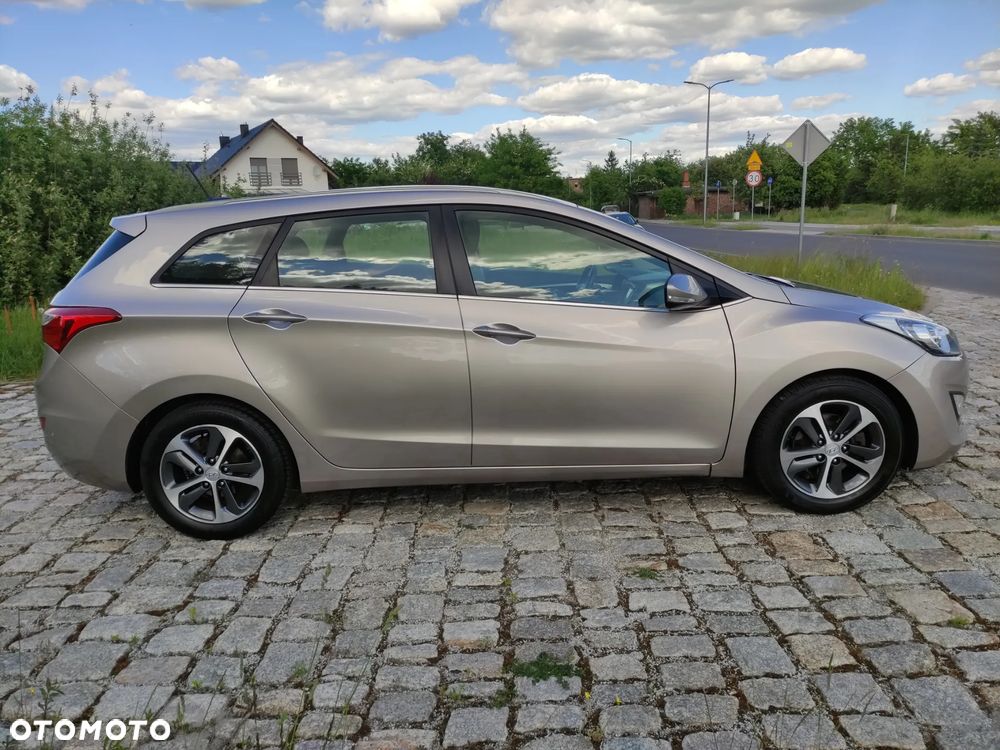 Hyundai i30 blue Kombi 1.4 Trend - 3