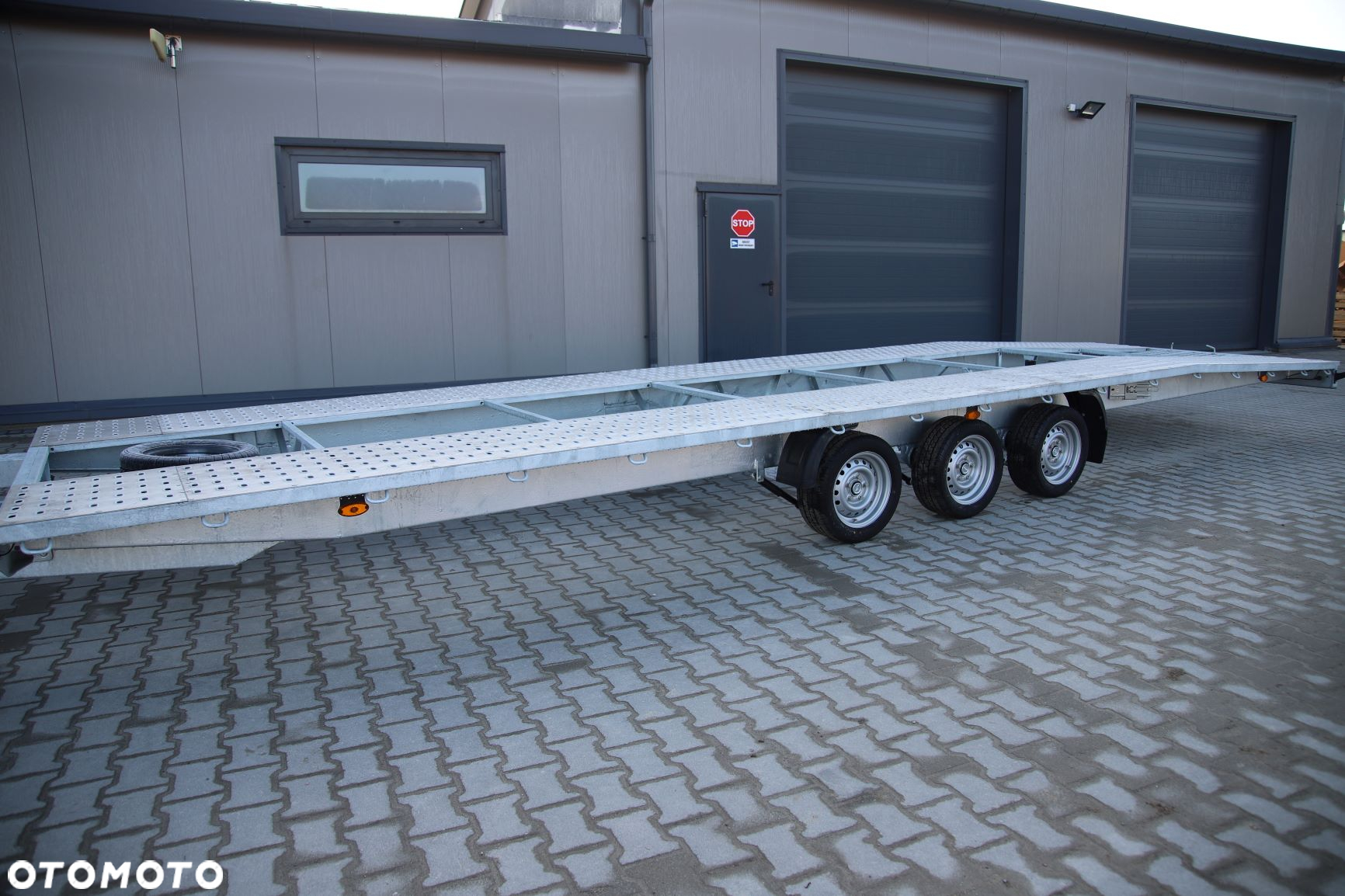 Niewiadów Indianapolis eco 8 x 2.1  3osie  koła 195r 13c - 2