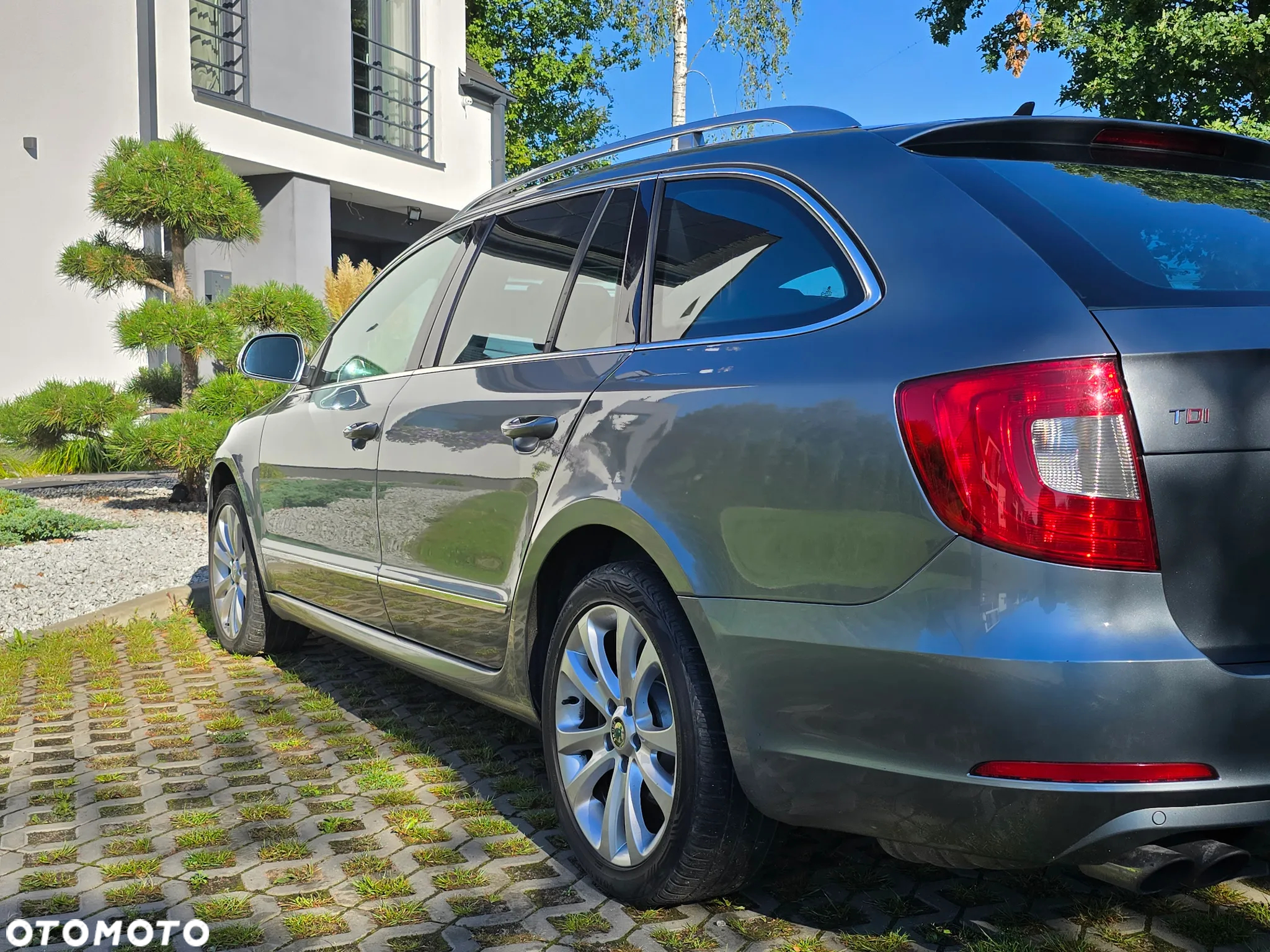 Skoda Superb 2.0 TDI Platinum DSG - 34