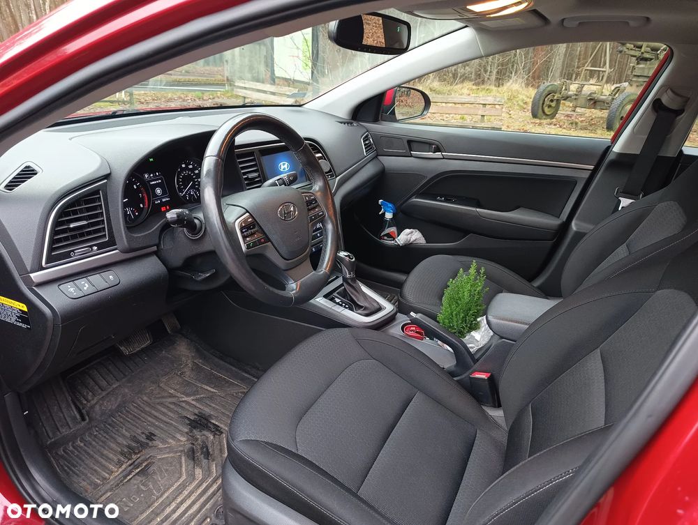 Hyundai Elantra - 8