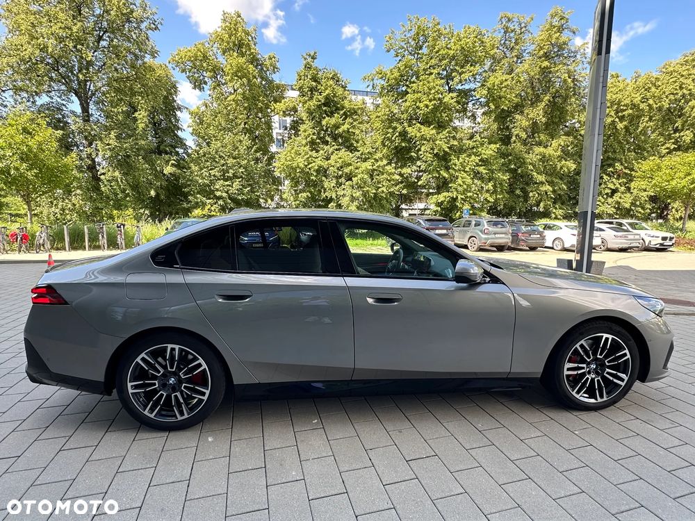 BMW Seria 5 520d xDrive mHEV M Sport - 9