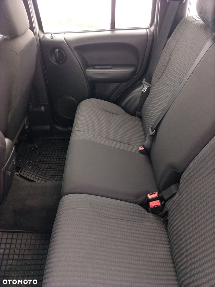 Jeep Cherokee - 18