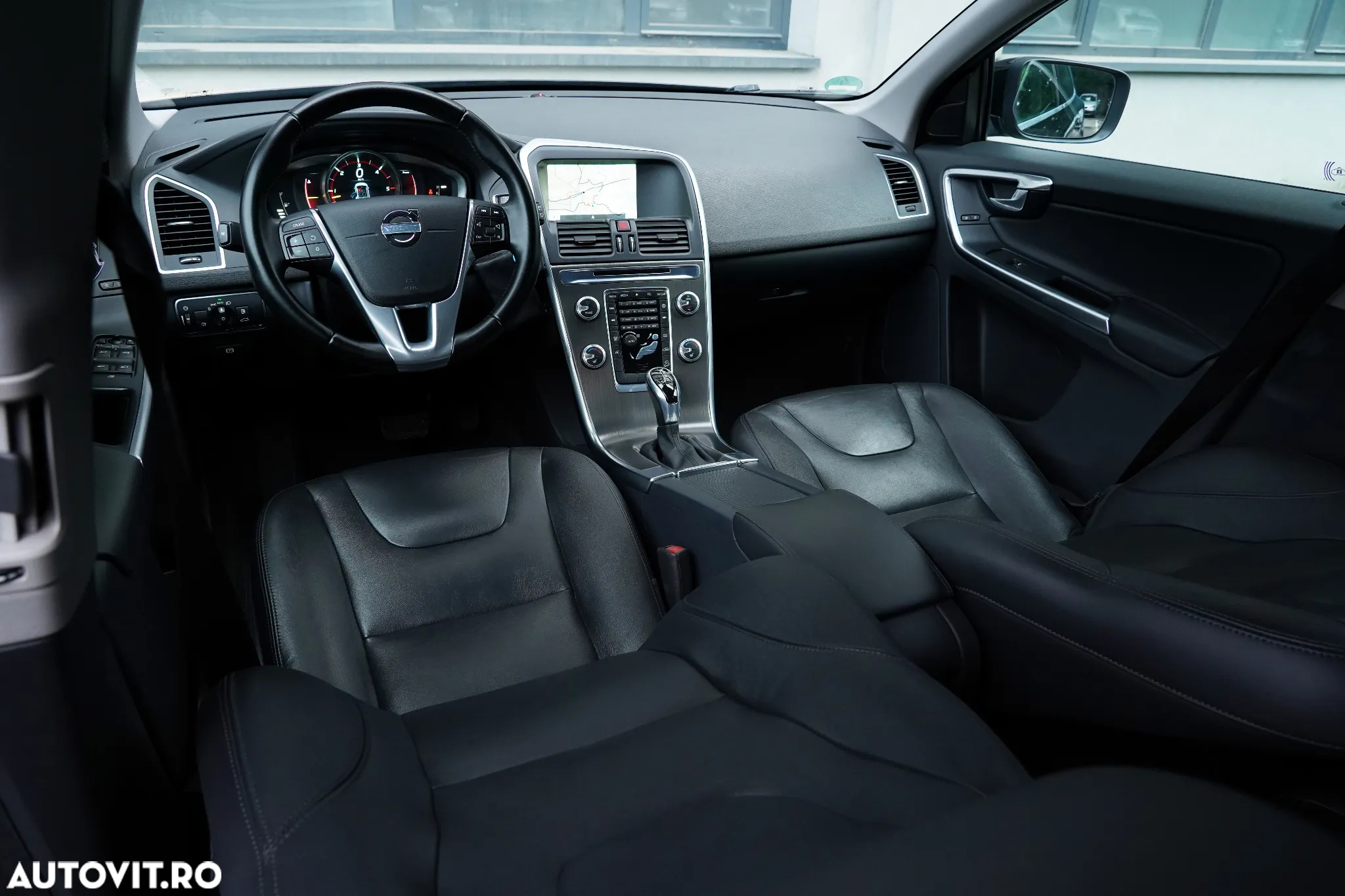 Volvo XC 60 D5 AWD Geartronic Summum - 6