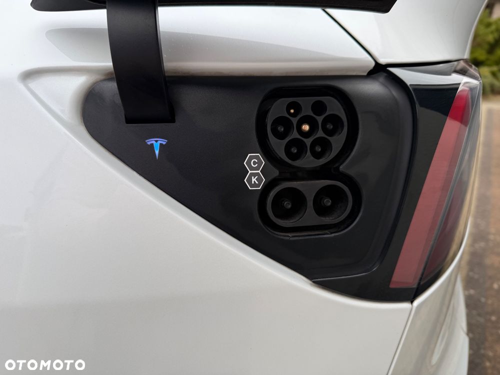 Tesla Model Y Long Range AWD - 9