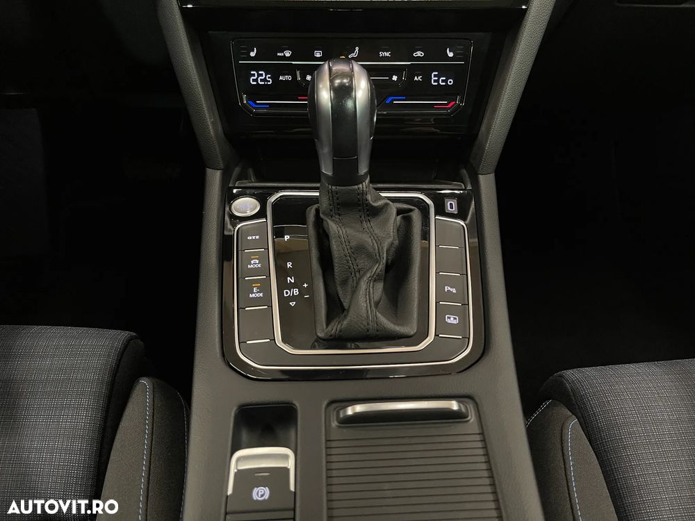 Volkswagen Passat GTE - 27