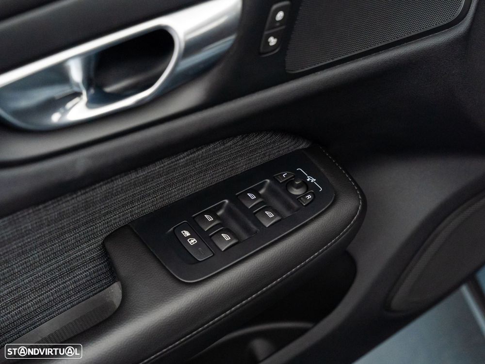 Volvo V60 2.0 T6 AWD TE Essential - 19