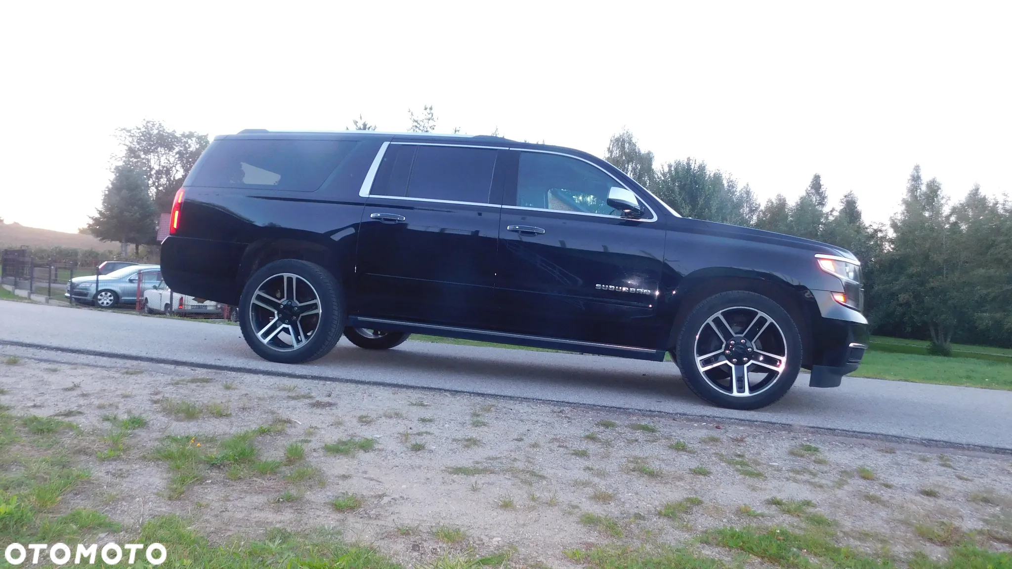 Chevrolet Suburban - 17