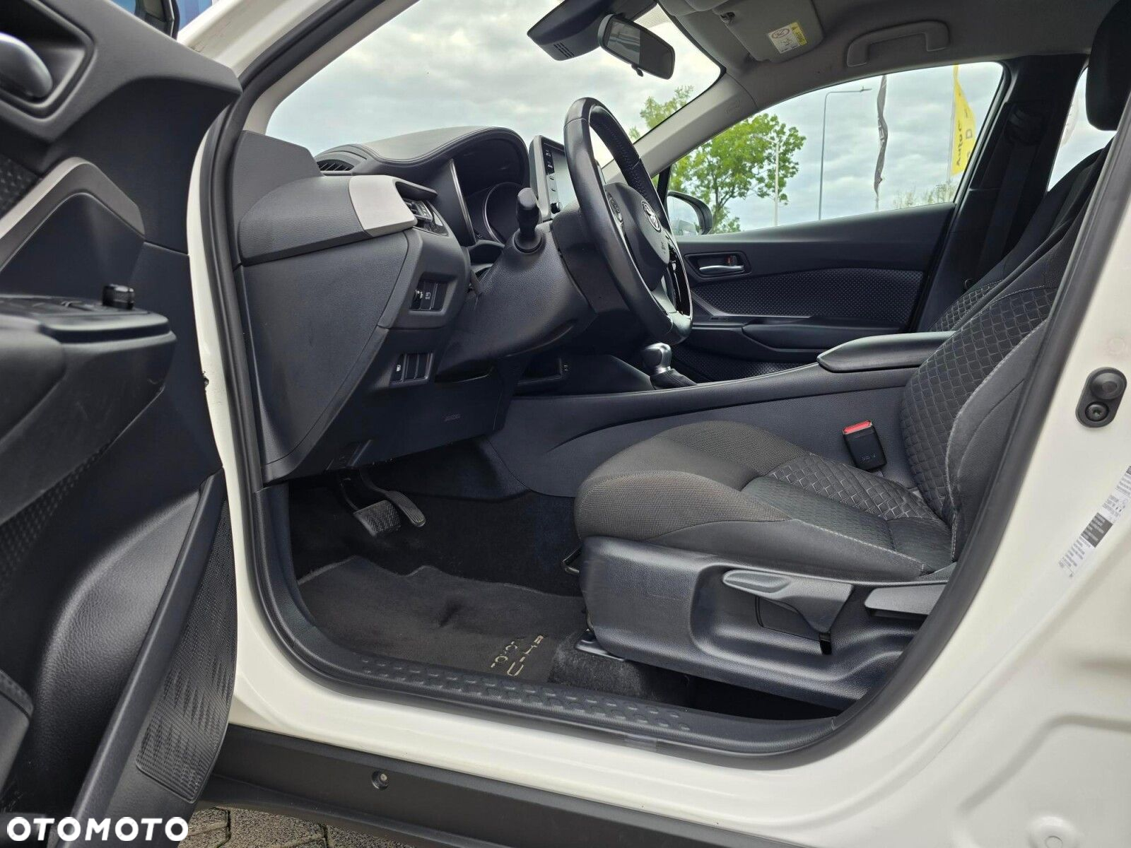 Toyota C-HR - 12