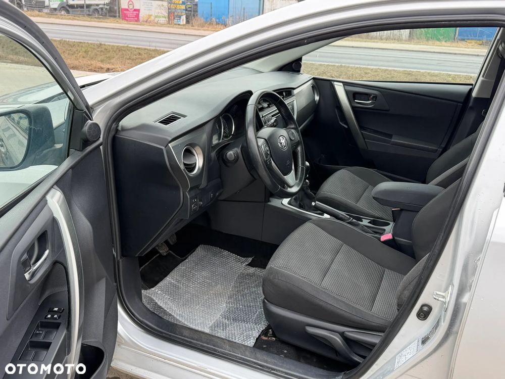 Toyota Auris 1.4 D-4D Design Edition - 10