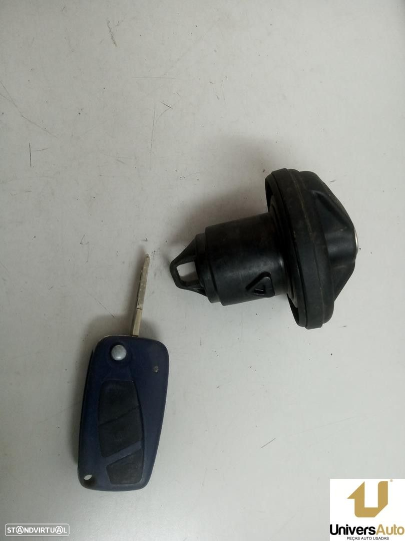 TAMPÃO COMBUSTÍVEL FIAT STILO 2006 - - 2