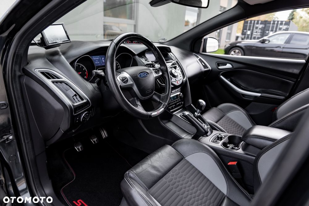 Ford Focus 2.0 EcoBoost ST - 16