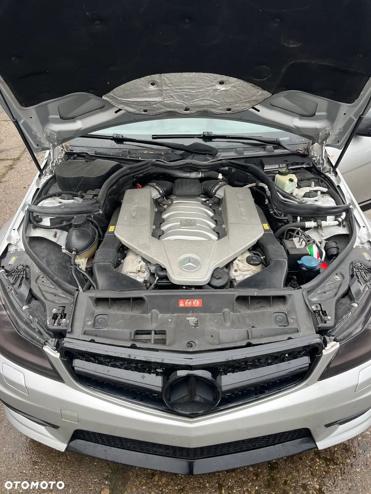 Mercedes-Benz Klasa C 63 AMG - 14