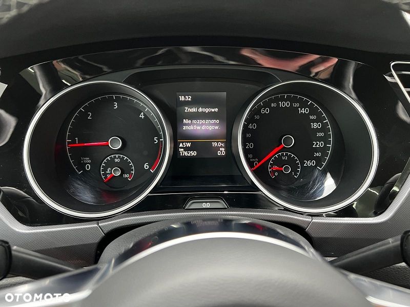 Volkswagen Touran 2.0 TDI SCR Highline - 27