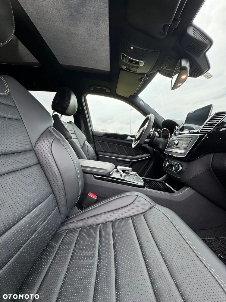 Mercedes-Benz GLS - 20