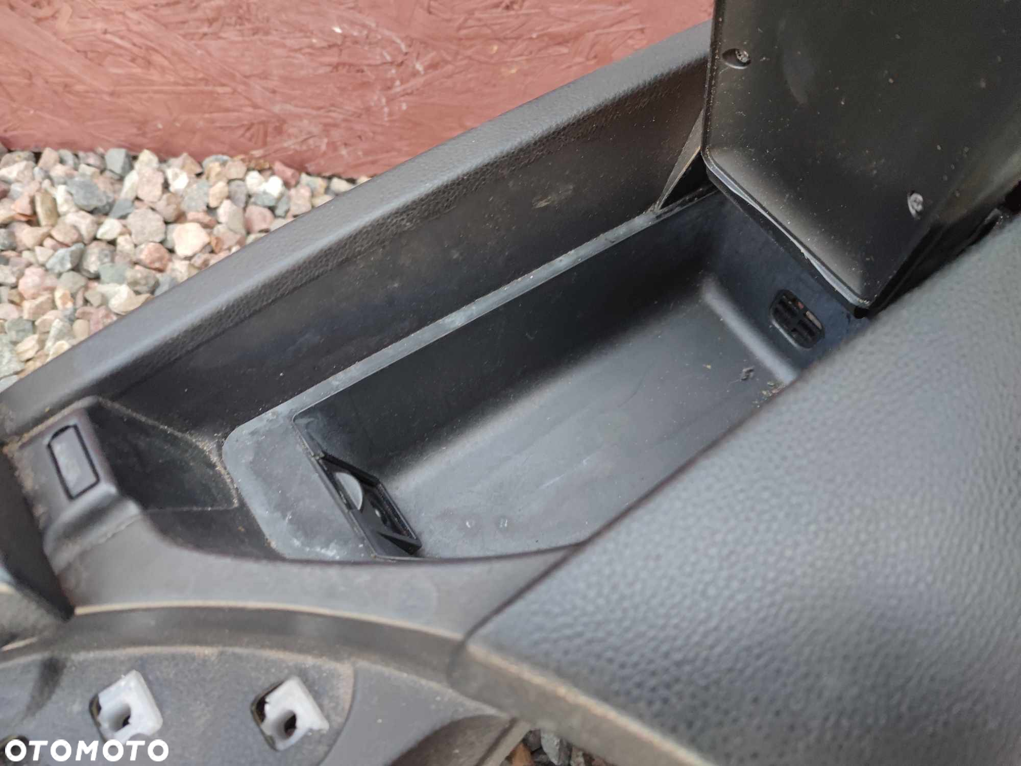 BMW E60 / E61 / E60LCI / E61LCI ORYGINALNY SKÓRZANY PODŁOKIETNIK /TUNEL ŚRODKOWY + GUZIK I-DRIVE + TELEFON O NR. 9 191 771 / 9 132 650 / 7 059 977 OEM W STANIE BARDZO DOBRYM - 8