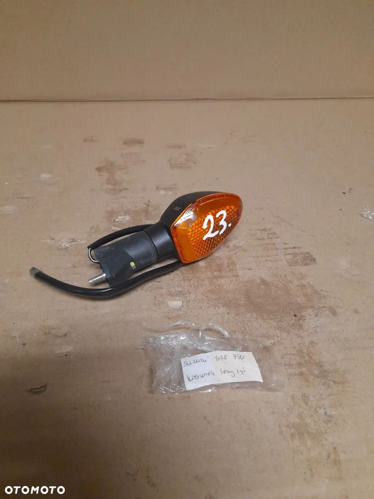 suzuki gsr 750 kierunkowskaz lewy tył - 1