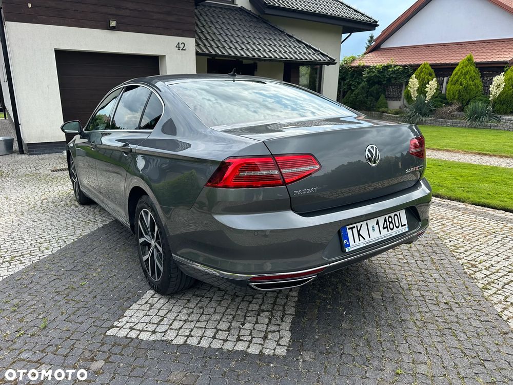 Volkswagen Passat - 4