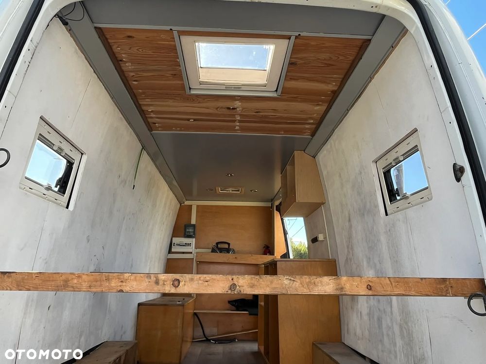 Mercedes-Benz Sprinter - 20