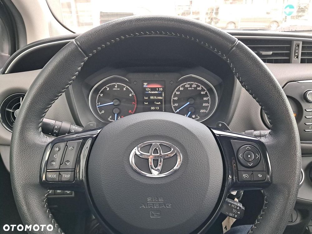 Toyota Yaris 1.5 Premium CVT - 13