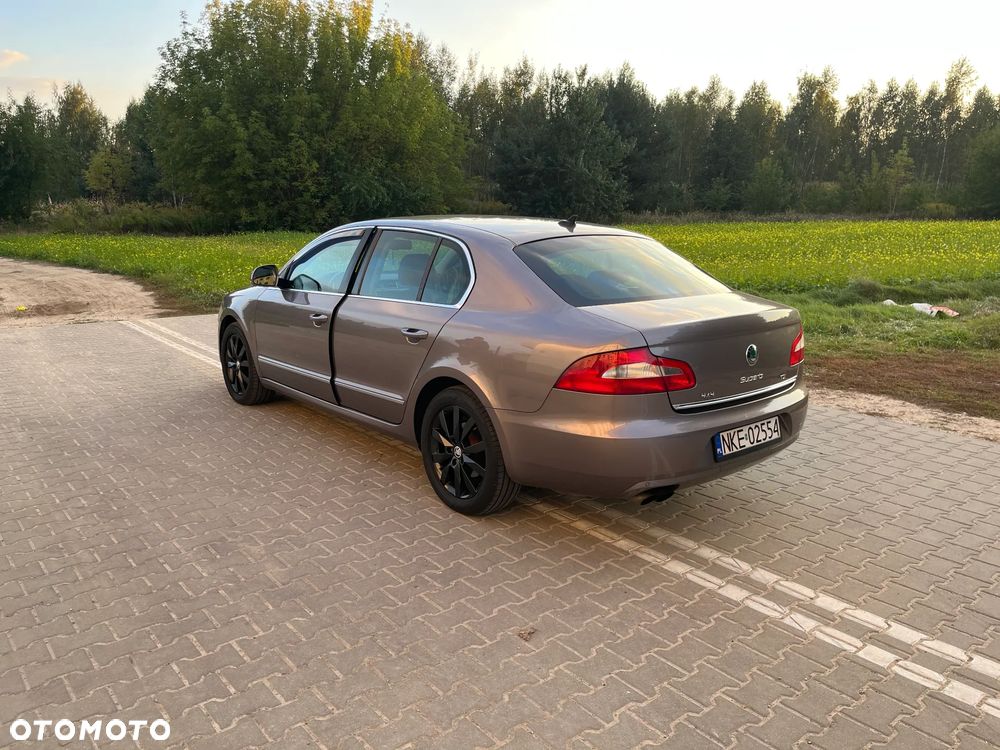 Skoda Superb 2.0 TDI 4x4 DSG Exclusive - 3