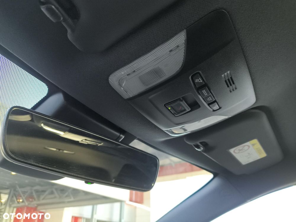 Toyota Corolla 1.8 Hybrid Comfort - 28