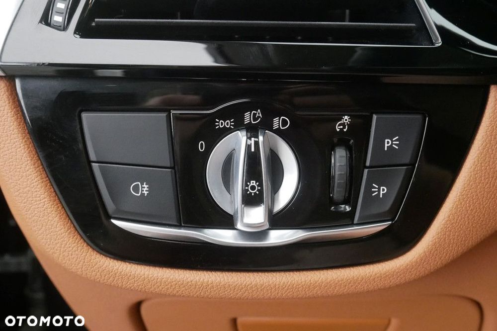 BMW Seria 5 520d xDrive - 33