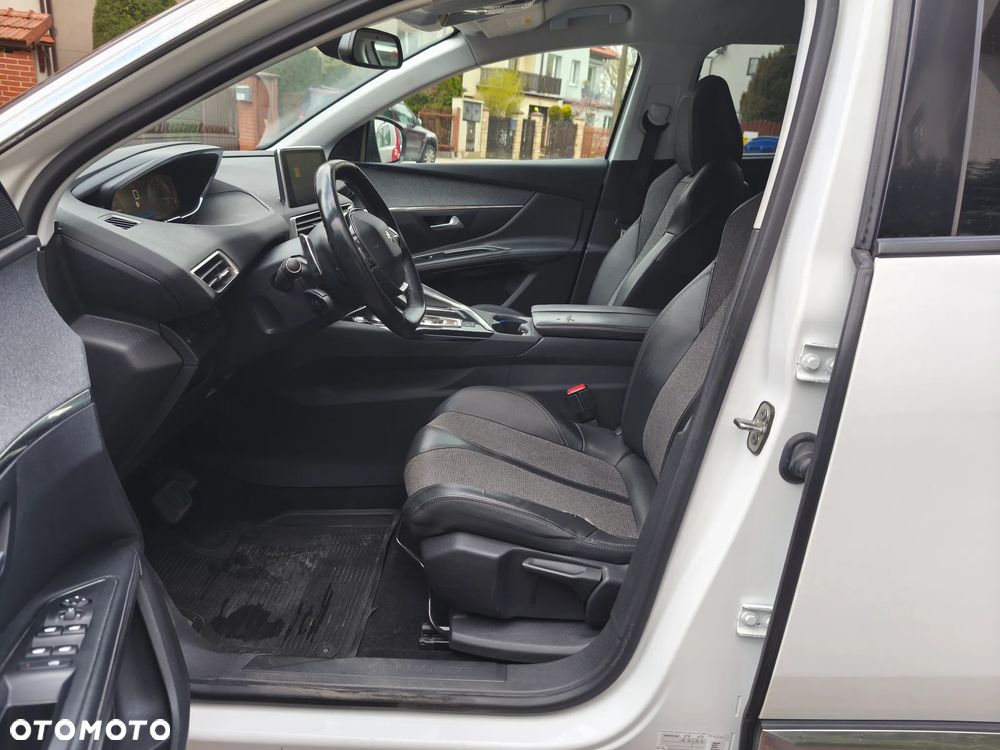 Peugeot 5008 1.5 BlueHDi Allure S&S EAT8 - 29