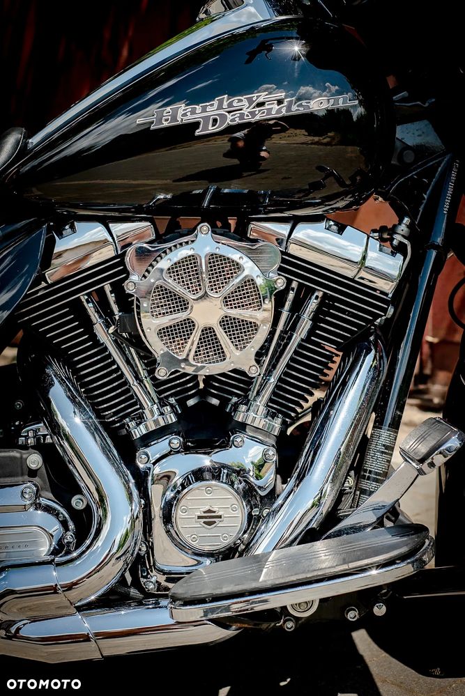 Harley-Davidson Touring Street Glide - 2