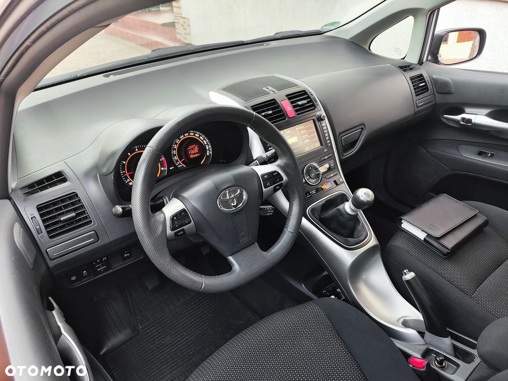 Toyota Auris 1.6 Executive - 17