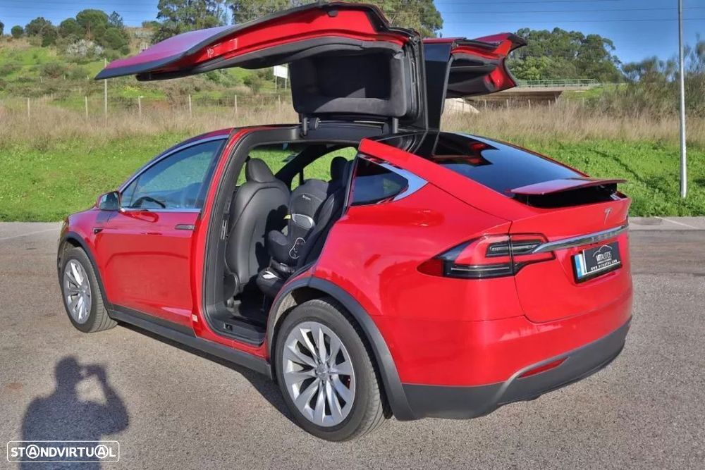 Tesla Model X - 20
