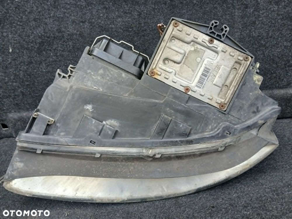 Audi A4 B6 lampa przednia prawa Xenon - 6