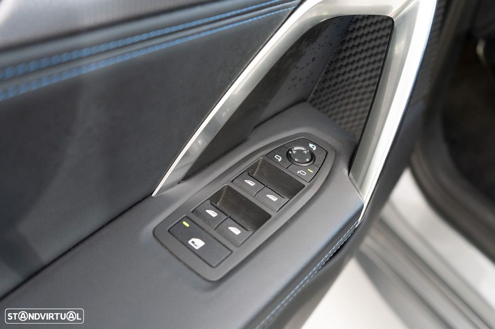 BMW iX2 eDrive20 Pack Desportivo M - 16