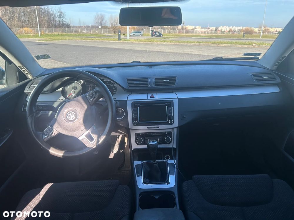 Volkswagen Passat 2.0 TDI Comfortline R-Style - 9