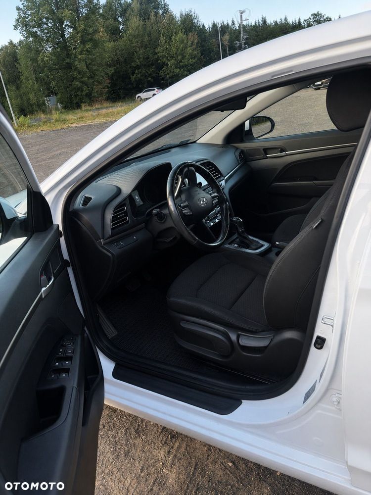 Hyundai Elantra 1.6 Comfort - 10